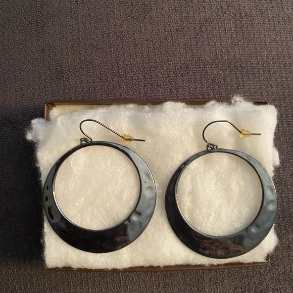 Earrings Medium-Large Size Hoops. Approximately 2”. - Picture 4 of 4